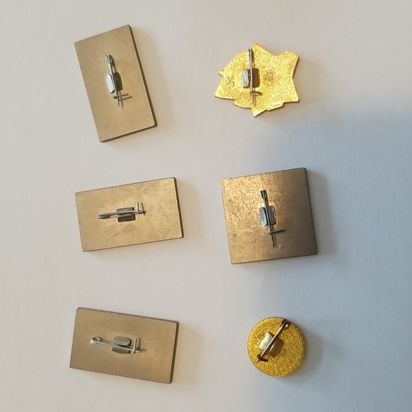 Vintage CUBA PINS (1970s) - Picture 9 of 10